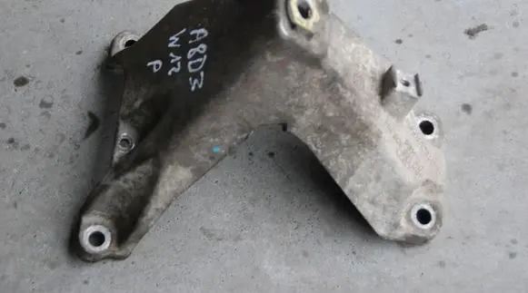 Audi A8 S8 D3 4E Engine mounting bracket 4E0199308BH