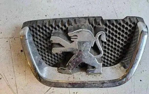 Manufacturer badge logo/emblem