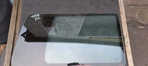 Volkswagen Transporter - Caravelle T4 Rear side window