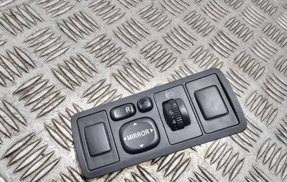 Toyota Avensis T250 Wing mirror switch 183575 777669