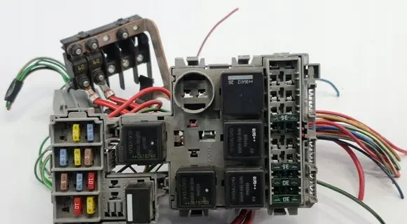 Volvo XC90 Fuse module 8690698