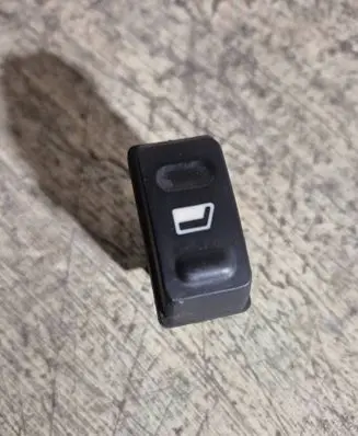 Citroen Xsara Picasso Electric window control switch 22681
