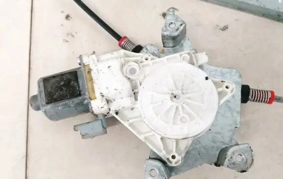 Nissan Micra Front door window regulator motor 0130822203