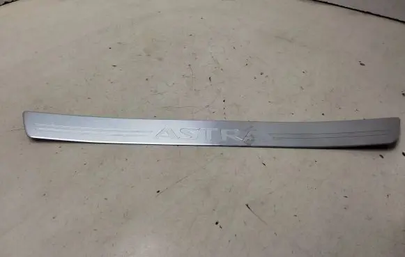 Opel Astra H Front sill trim cover