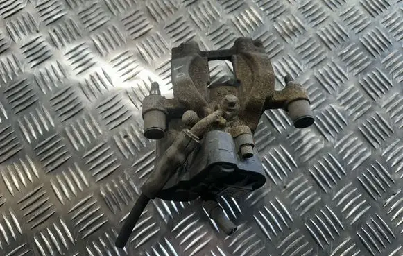 Volkswagen PASSAT B8 Rear brake caliper 3Q0615405