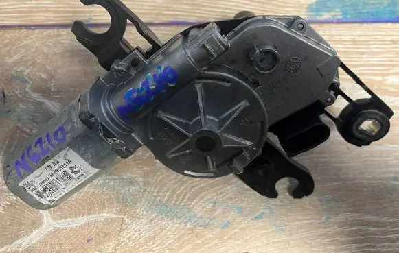 Seat Leon (5F) Rear window wiper motor 5f4955711a