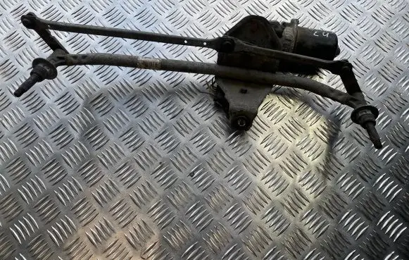 Opel Vivaro Front wiper linkage and motor