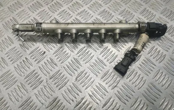 Opel Astra J Fuel main line pipe 55570022 05R44639 34770022