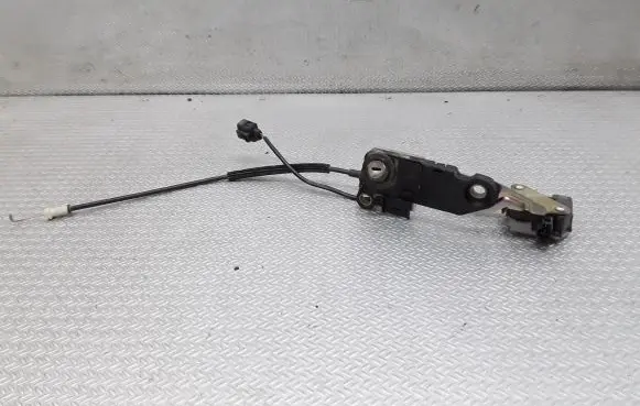 Volkswagen PASSAT B5.5 Tailgate exterior lock 3B9827297A