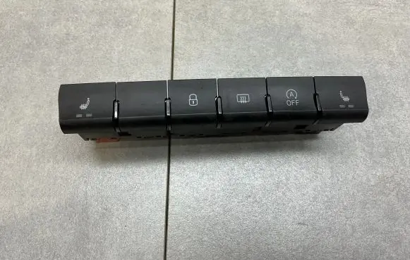 Skoda Rapid (NH) Seat heating switch 5JA927132AQ