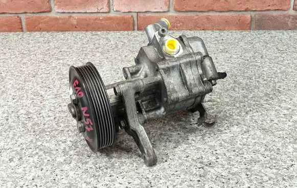 BMW 5 F10 F11 Power steering pump 6867159 LF41