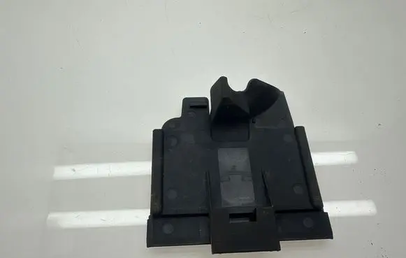Volkswagen PASSAT B8 Fuse box cover 5Q0927165G