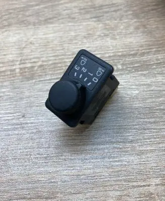 Nissan Almera N16 Headlight level height control switch 37024A