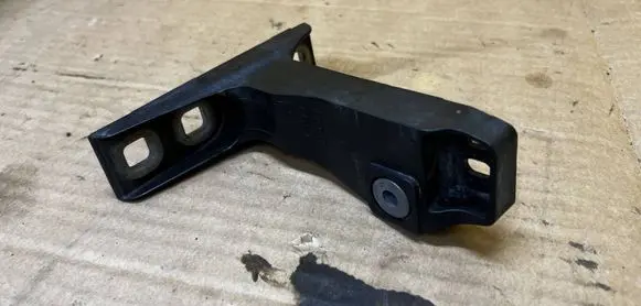 Audi SQ7 Front bumper mounting bracket 4M0807334