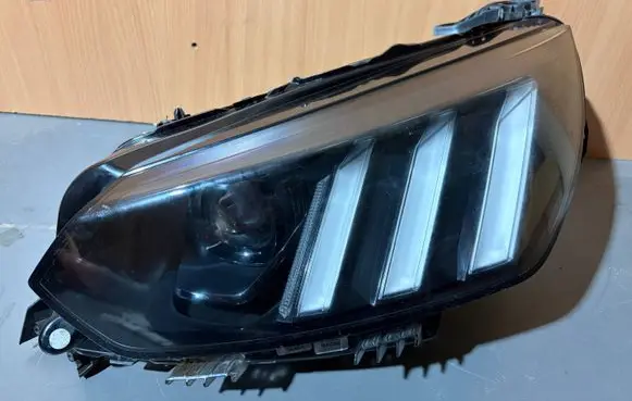 Peugeot 2008 II Headlight/headlamp 01HCRPL125 9841642080 L615789