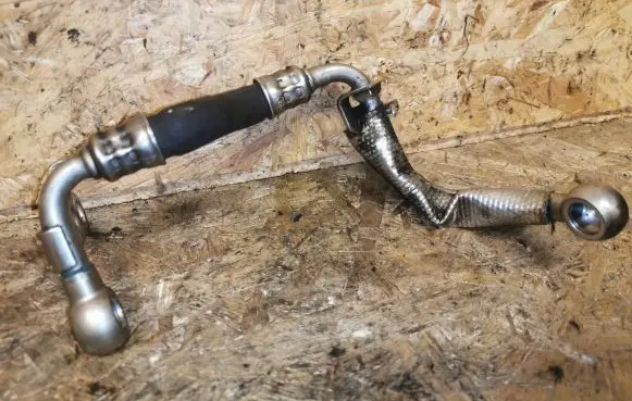 Coolant pipe/hose