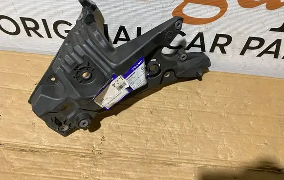Volvo V60 Fender mounting bracket 32348053