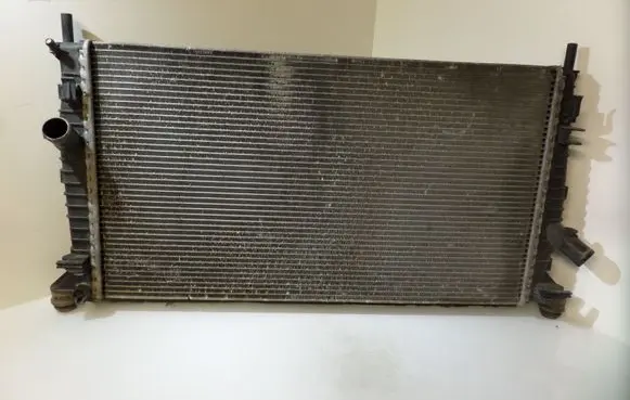 Ford Focus Coolant radiator 3M5H8005TL 14JAN20090046