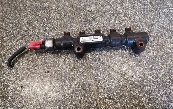 Volvo V50 Fuel main line pipe 9654592680