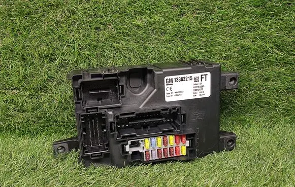 Opel Corsa D Power management control unit 13382215FT