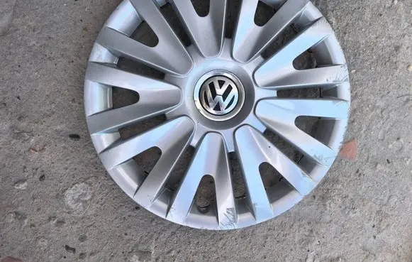 Volkswagen Golf VI R15 wheel hub/cap/trim 5K0601147F