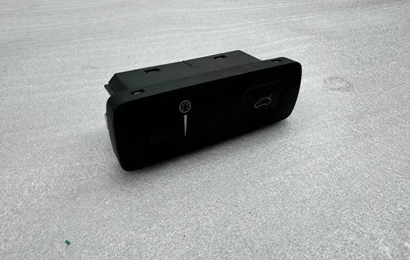 Volvo XC90 Tailgate opening switch 31443873