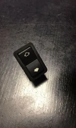 BMW 5 E39 Electric window control switch 8368974