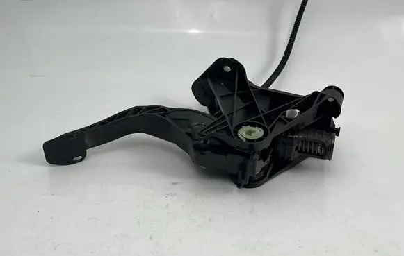 Volkswagen Golf VII Clutch pedal 5Q1721059HP 280919