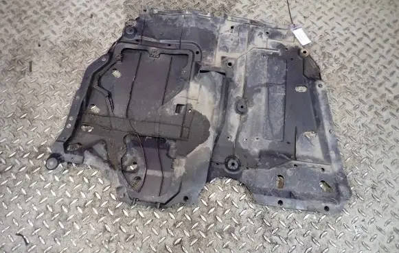 Mitsubishi Lancer VIII Engine splash shield/under tray 5379A259