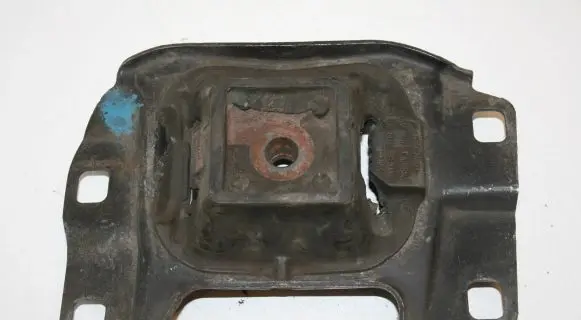 Volvo S40 Engine mount bracket 3M517M121
