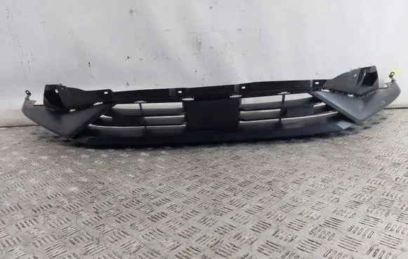 Front bumper lip