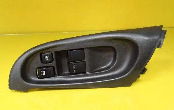 Nissan Almera N16 Electric window control switch 80961