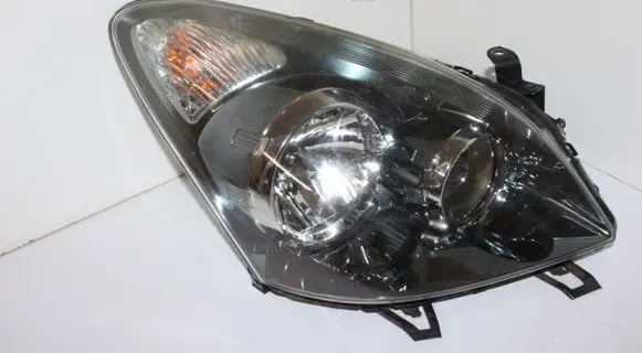 Toyota Corolla Verso E121 Headlight/headlamp