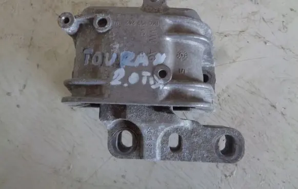 Volkswagen Touran I Engine mount bracket 1K0199262BB
