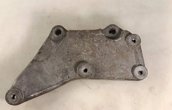 Engine mounting bracket