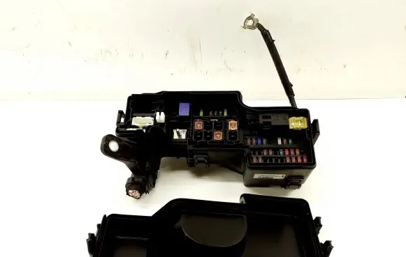 Toyota Aygo AB40 Fuse box set 821110HM01A