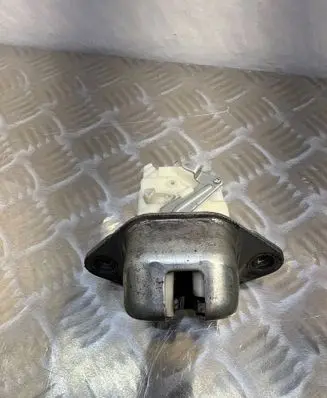 Loading door lock