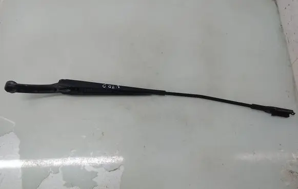 Volvo V70 Front wiper blade arm 