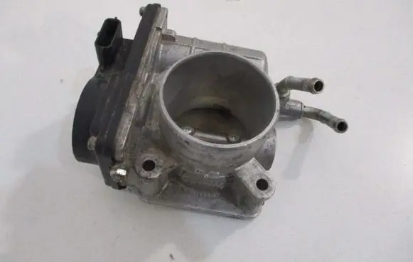 Nissan Qashqai Throttle body valve SERA52601