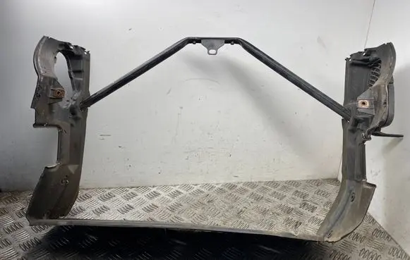 BMW 5 E60 E61 Radiator trim 7176719