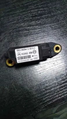 Mercedes-Benz S W220 Airbag deployment crash/impact sensor 2208204426