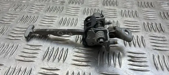 Opel Vectra C Front door check strap stopper 09229749