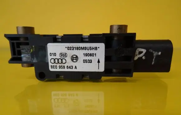 Audi A6 S6 C5 4B Airbag deployment crash/impact sensor 8E0959643A