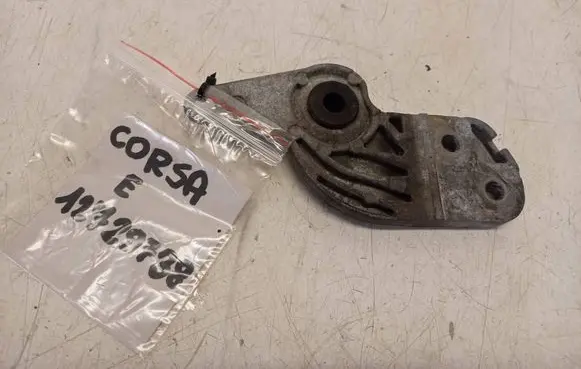 Opel Corsa E Radiator mount bracket 12729738