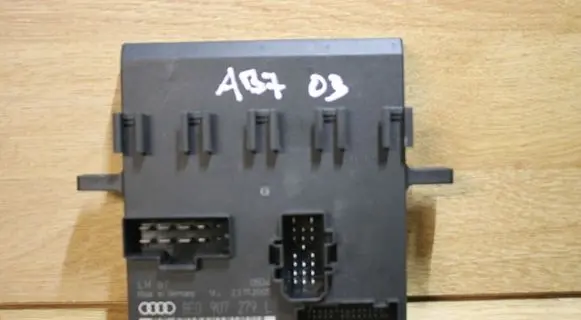 Audi A4 S4 B7 8E 8H Comfort/convenience module 8E0907279L