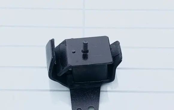 Nissan King Cab Engine mount bracket 1121035G00