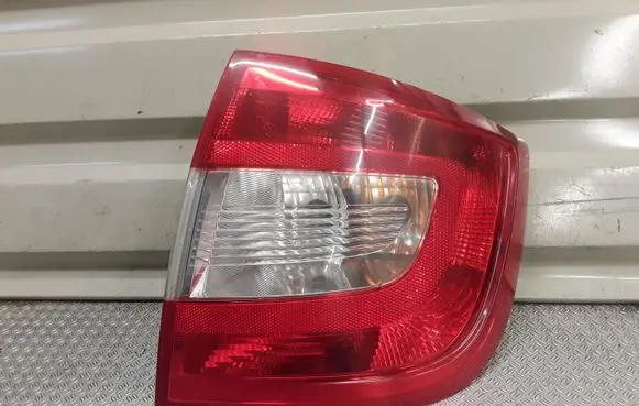 Skoda Rapid (NH) Rear/tail lights 5jh945096