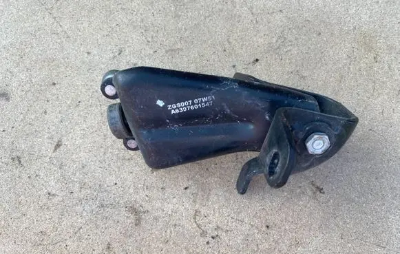 Mercedes-Benz Vito Viano W639 Sliding door middle roller runner A6397601547 ZGS007 07W51