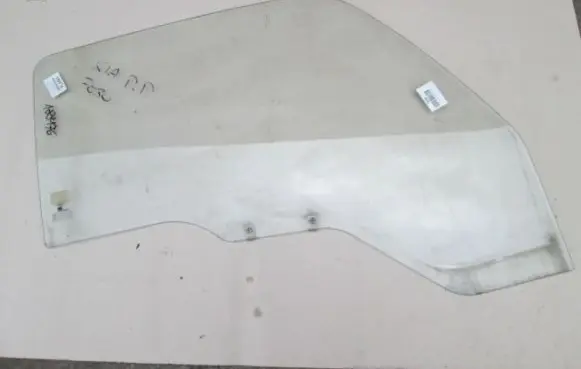 KIA Sportage Front door window glass four-door