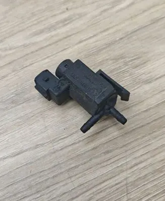 Volvo XC90 Turbo solenoid valve 30611668 72224010 07T205